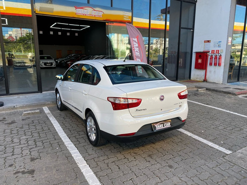 Fiat Grand Siena 1.6 16v Essence Flex Dualogic 4p