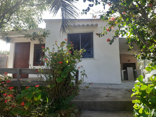 Casa 3 Dormitorios, A 200 Mts De La Costa, Amplia Vista Al Mar.