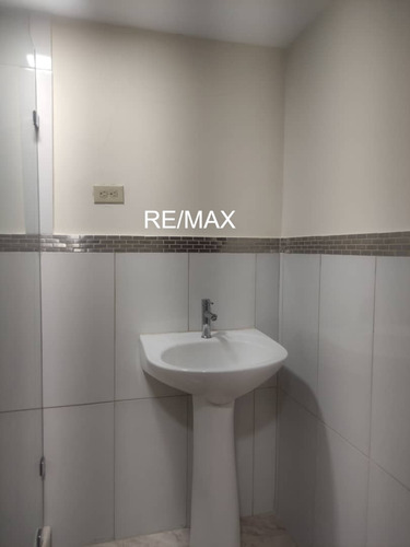 Venta Hermoso Th En Urbanizacion Asocibal Norte, Carenero, Higuerote