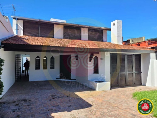 Venta - Importante Chalet En Adrogue - Piscina, Parque Y Quincho - 4 Dormitorios - Venta Directa !!