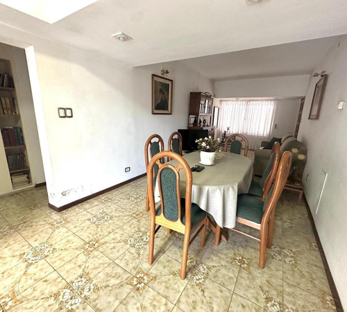 Casa De 3 Ambientes Con Cochera En Venta En Quilmes Centro