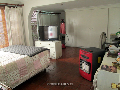 Casa En Venta De 4 Dorm. En Ñuñoa