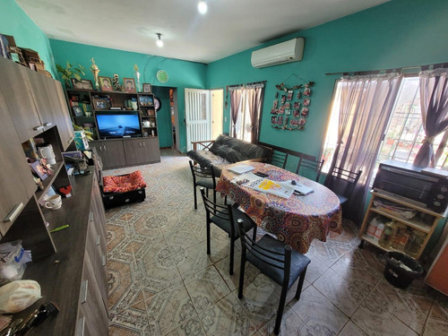 Casa En Venta 4 Ambientes Isidro Casanova
