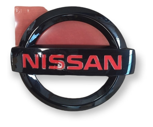 Emblema Trasero Negro C/rojo Nissan Np300 2014-2021 Original