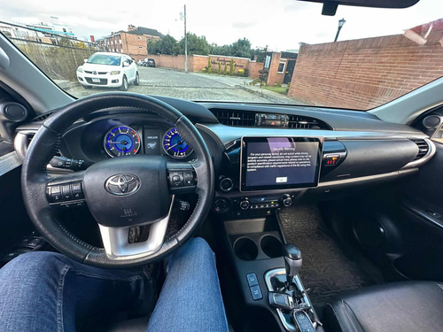 Imagen 2 de 11 de Toyota Hilux Srv