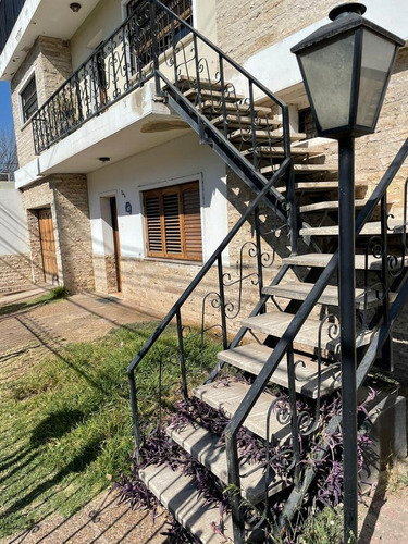 Imagen 2 de 11 de Casa En Venta Barrio Jardín - Excelente Oportunidad / 5 Dorm