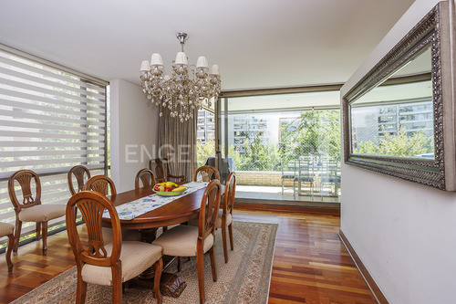 Departamento Con Un Estudio Independiente En El Nivel Calle.