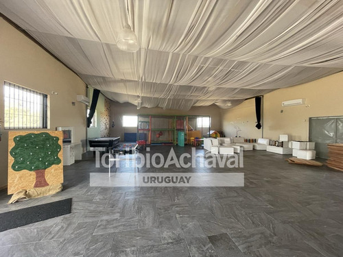 Imagen 9 de 17 de Excelente Local/salón De Eventos Sobre Amplio Terreno Parquizado- Colonia