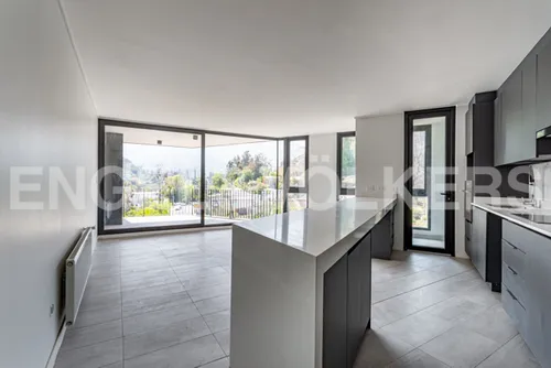 En Av. Las Condes, Moderno Departamento