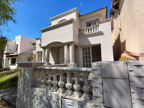 Se Vende Casa En Barrio Dalvian, Mendoza