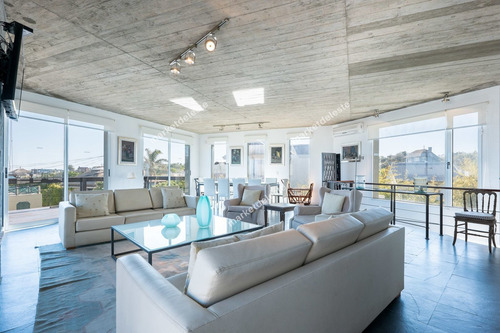 Imagen 3 de 29 de Casa Minimalista - El Chorro