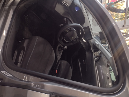 Imagen 5 de 7 de Peugeot 208 Style 1.6 Manual