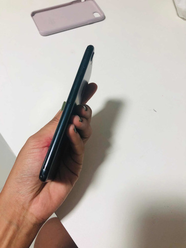 Imagem 1 de 5 de iPhone 7 32g Preto
