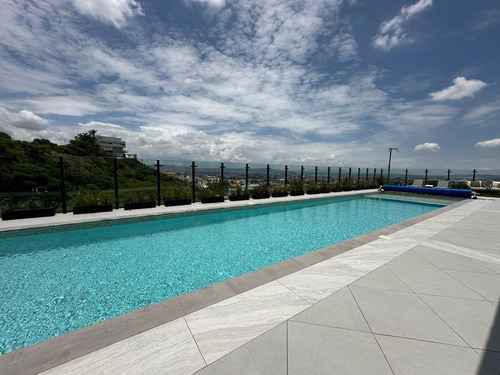 Renta Departamento En The View Con Muebles Zona Campanario