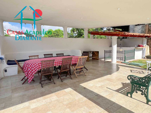 Cad Villa Leonor. Jardín, Alberca Y Jacuzzi