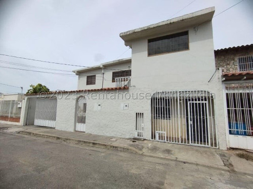 Hector Piña Vende Excelente Casa En Zona Centro Oeste De Barquisimeto 2 4-6 4 5 5
