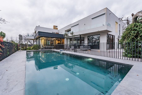 Casa En Venta De 6d/5b En Colina