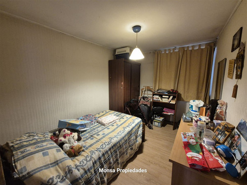 Casa En Venta De 3 Dorm. 1 Baño Con Amplio Patio En Macul