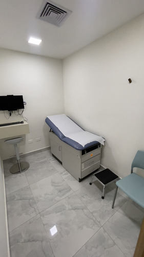 Local De Consultorio Médico, Alquiler O Venta Torre Kp