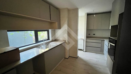 Departamento En Venta De 3 Dorm. En Vitacura