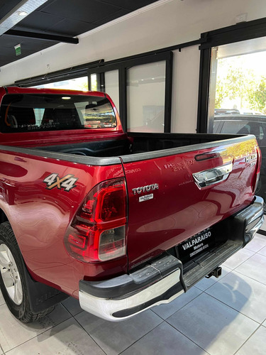 Imagen 10 de 21 de Toyota Hilux 2.8 Cd Srv 177cv 4x4 At
