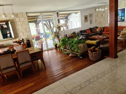 Se Vende Residencia En Carretas, Super Cétrica, De Super Lujo !!