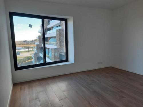 Imagen 16 de 30 de Alquiler Departamento 4 Ambientes Con Dependencia Al Rio En Barrio Puerto Escondido Nordelta