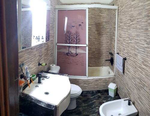 Imagen 16 de 30 de Av. Chorroarin Al 600, Parque Chas. Ph Sin Expensas. Planta Baja. Superficie 100 M2. Completamente Reciclado A Nuevo. 4 Ambientes. 3 Dormitorios. Patio Cubierto. Terraza Grande (espacio Aéreo Propio)