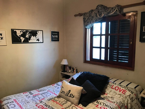 Casa En Banfield O. Con Parque! Acepta Permuta!
