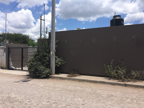 Terreno Con Construcción Y Local Comercial