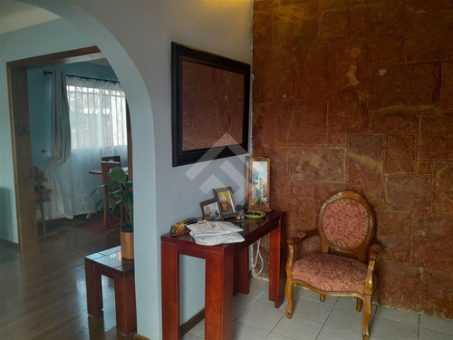 Casa En Venta De 4d Y 3b En Sector Valencia, Quilpué