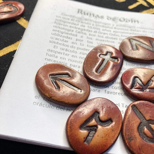 Runas + Estuche + Librito