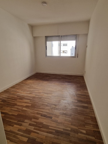 Imagen 13 de 14 de Lindo Apto A Pasos Del Parque En 21 De Septiembre Y A Mts De Ellauri. 1 Dormitorio 55 Mts Reales Al Frente Y Contra Frente Edif. Con Vig. 24 Losa Individual Bbcoa Solo Porto O Sura. Gc7000