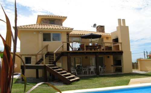 Excelente Casa,muy Comoda Con Piscina A Metros De La Playa.ref: 5266