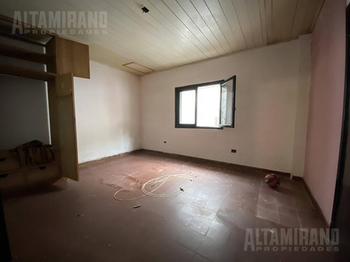 Imagen 8 de 12 de Local Tipo Casa 2 Dormitorios A Refaccionar - Villa Ballester