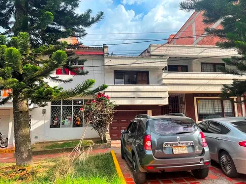 Casa En Venta En Laureles. Cod V10342