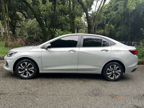 Chevrolet Onix 1.0T Premier Sedan At