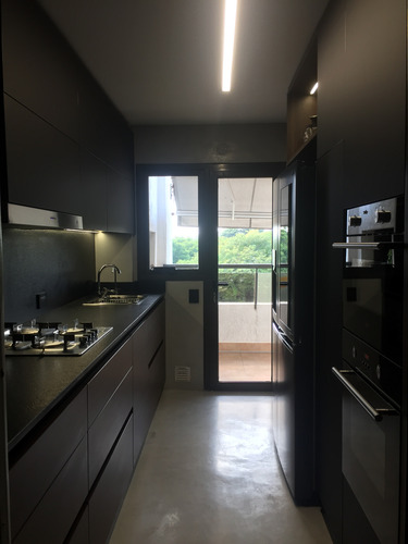 Departamento De Categoría. Muy Bien Ubicado Y Luminoso