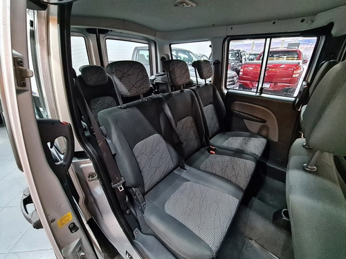 Imagem 8 de 9 de Fiat Doblo 1.8 Mpi Essence 7l 16v Flex 4p Manual