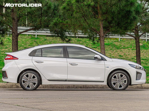 Imagen 6 de 25 de Hyundai Ioniq 1.6 Gdi Hibrido At | Permuta / Financia