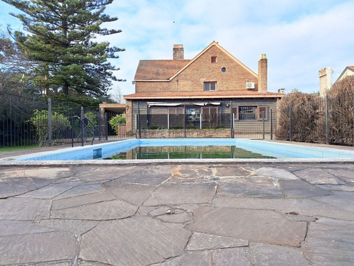 Venta Casa Con Renta Carrasco 4 Dormitorios Jardin Piscina Destino Vivienda Oficina Desarrollo Comer