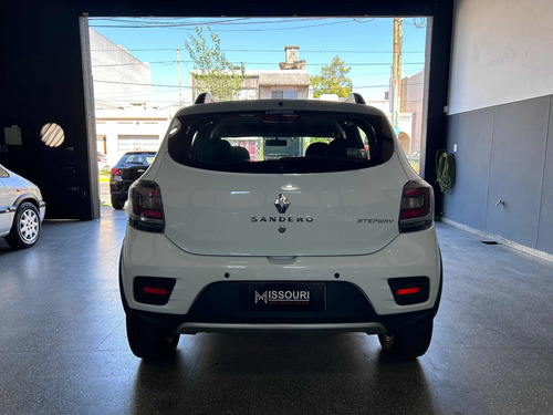 Imagen 6 de 25 de Renault Sandero Stepway 2017 1.6 Privilege 105cv
