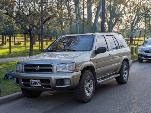 Nissan Pathfinder SE 3.5 V6