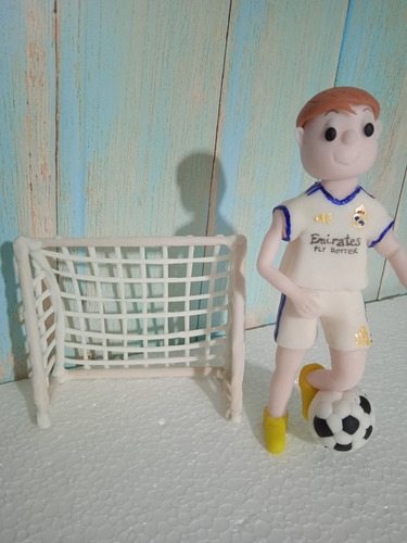 Imagen 4 de 4 de Jugador De Fútbol En Porcelana Fria