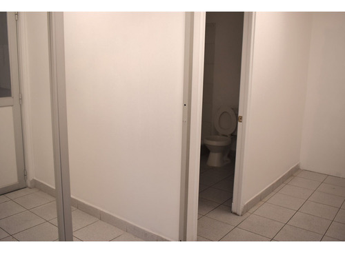 Arriendo Bodega 396 M2 + 72 M2 De Oficina, Sector Aeropuerto