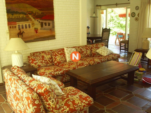 Oportunidad, Casa En Venta, Golf, Punta Del Este, 6 Dormitorios.- Ref: 206771