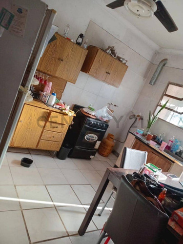Pse Vende De Casa Interna, Sobre Av 7 De Marzo, Santo Tome, Dos Dormitorios, Living, Cocina-com...