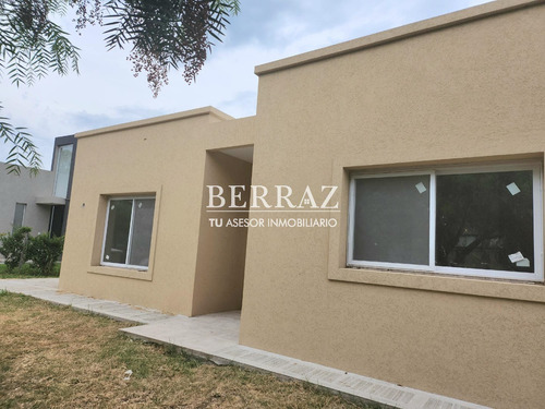 Casa  En Venta Ubicado En Santa Elena, Pilar Del Este, G.b.a. Zona Norte