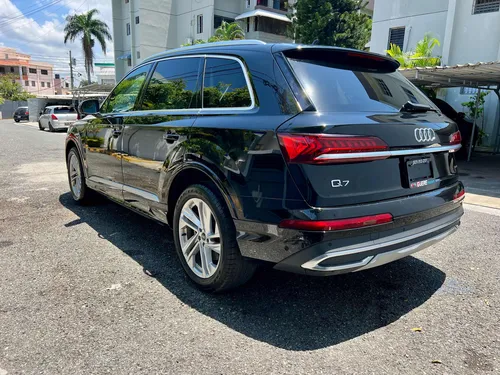 Audi Q7 .