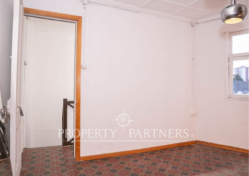 Casa Ideal Para Oficinas O Uso Comercial Por Su Ub...